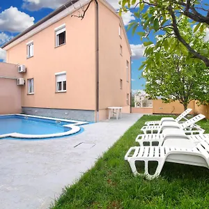Edin 1359 Apartament